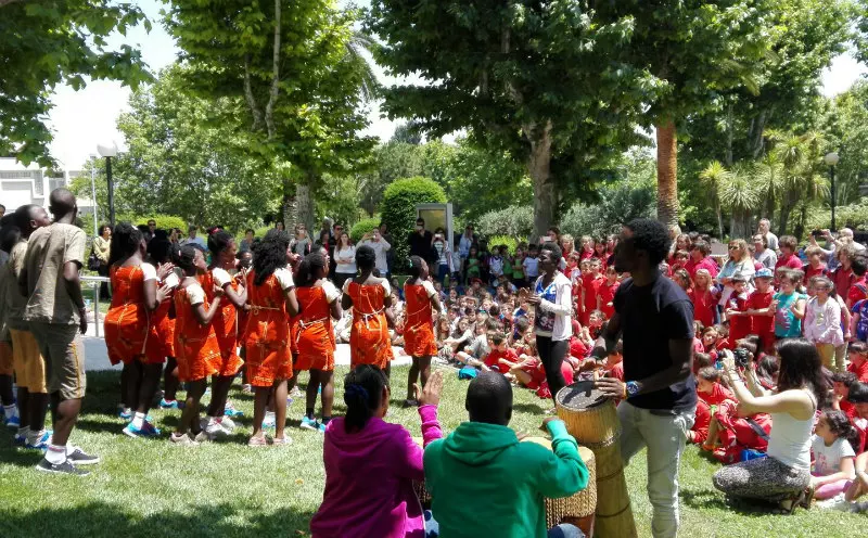Actuación del coro Safari, de Uganda, en el Parc Sanitari.