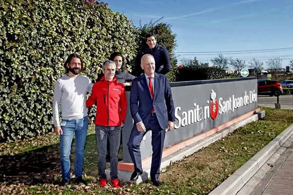 Martín Fiz entrega los regalos de la 'Santander Cursa de les Empreses'