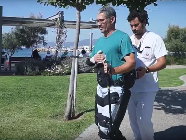 L’exoesquelet de l’Hospital SJD Palma millora la qualitat de vida de més de 55 pacients