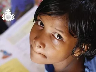 Una niña atendida en el centro de Velloor (India)